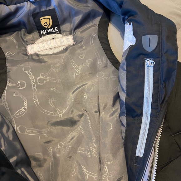 Stylish Black Quilted Vest with Horse Design - Picture 6 of 7